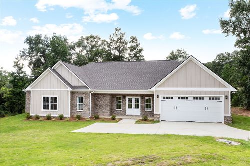 4500 Lakewood Park Dr, Phenix City, AL, 36867-1675 | Card Image