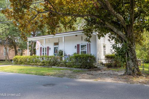 1204 Porter Ave, Ocean Springs, MS, 39564-4747 | Card Image