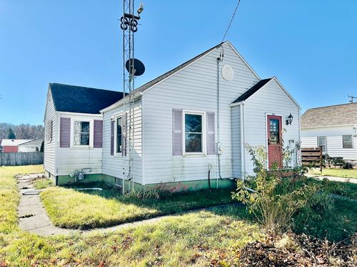 303 E 1st St, Cedar Point, IL, 61316-1028 | Card Image