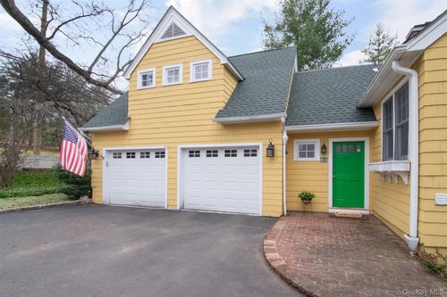 93 N Broadway, Irvington, NY, 10533-1263 | Card Image