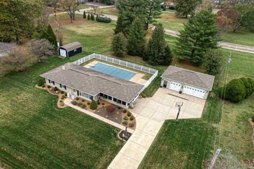 9301 Farmington Dr, Evansville, IN, 47712-9194 | Card Image
