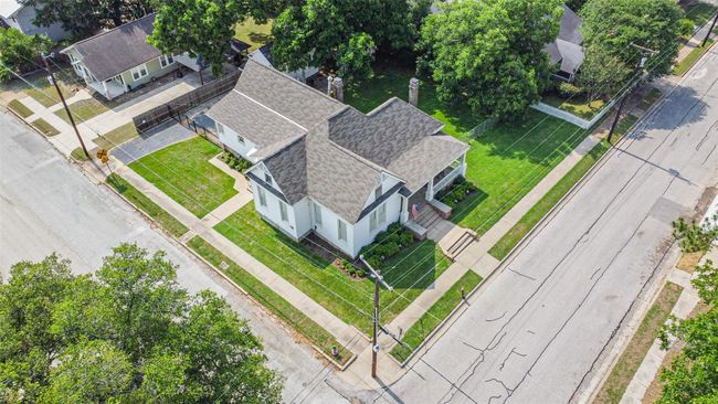 612 S Day St, House other with 4 bedrooms, 3 bathrooms and 1 parking in Brenham TX | Image 43