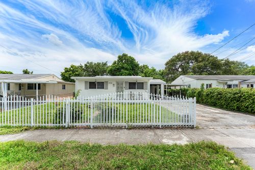 2030 Nw 43rd St, Miami, FL, 33142-4713 | Card Image