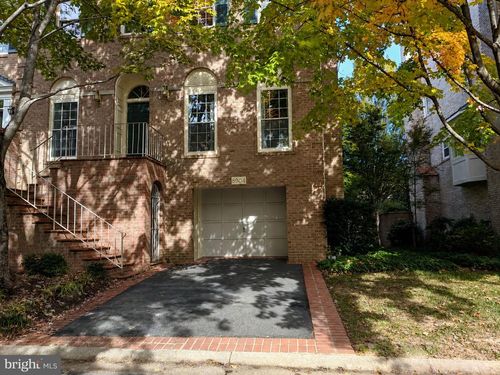 8904 Barrowgate Ct, POTOMAC, MD, 20854-2589 | Card Image