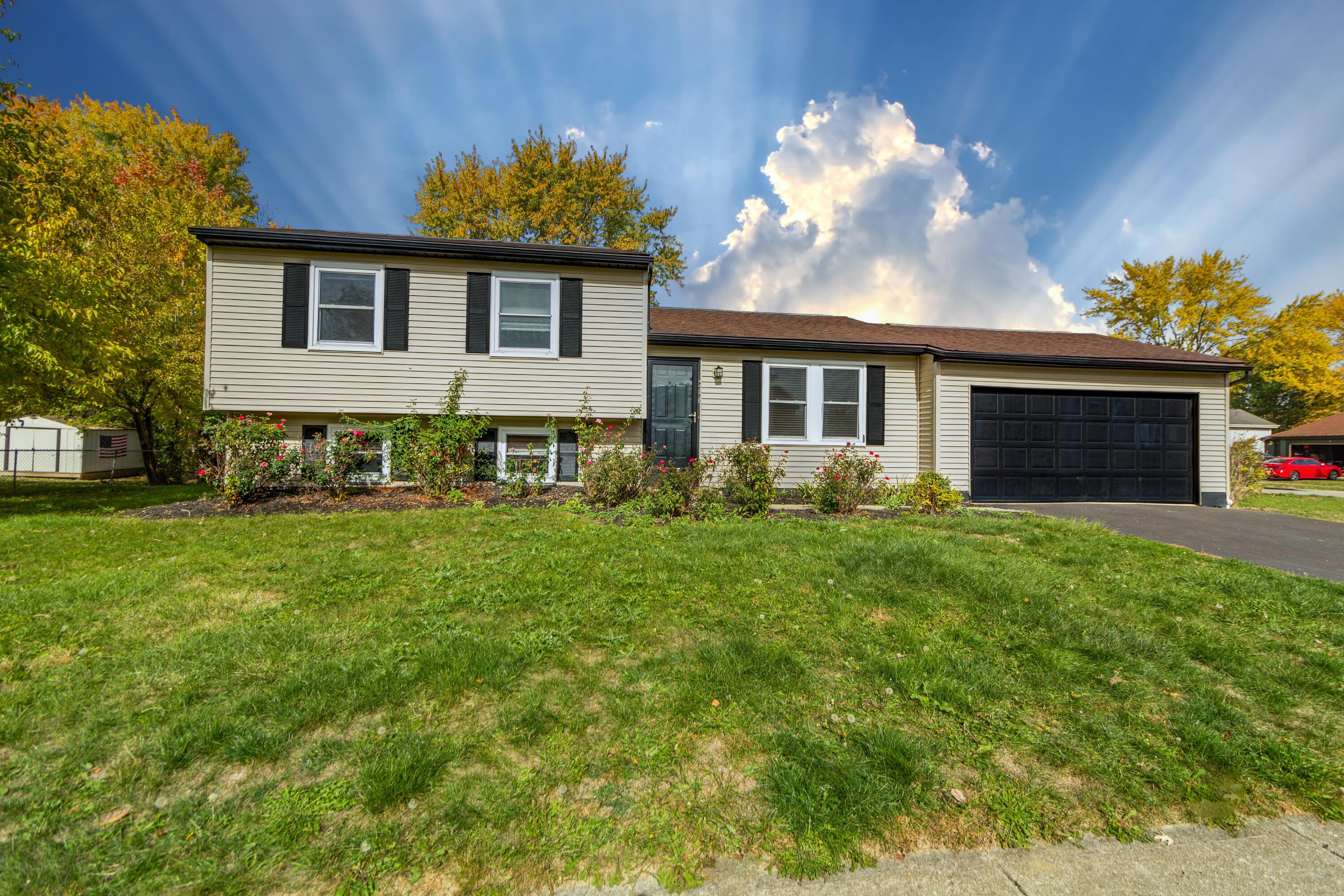 Angie Dr, Hilliard, OH 43026