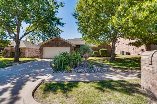 102 Canyon Ct, Waxahachie, TX, 75167-4805 | Card Image