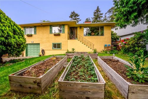 3360 Rolston Cres, Victoria, BC, V8Z4P1 | Card Image
