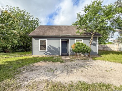 272 Schmucks Rd, New Braunfels, TX, 78132-5416 | Card Image