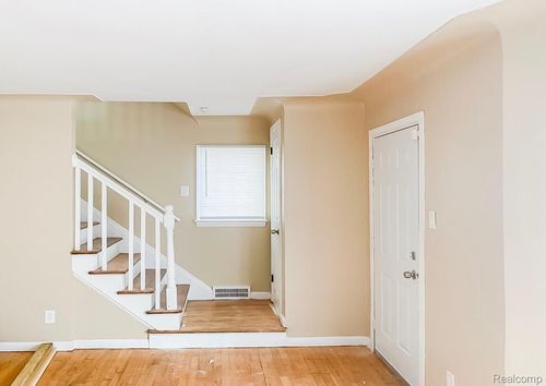 10725 Mckinney St, Detroit, MI, 48224-1824 | Card Image