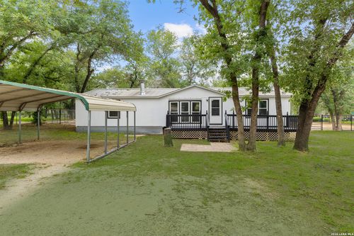 929 Hickory Grv, La Vernia, TX, 78121-4526 | Card Image