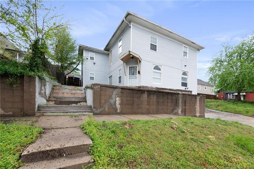 1411 Seneca St, Saint Joseph, MO, 64503-2451 | Card Image