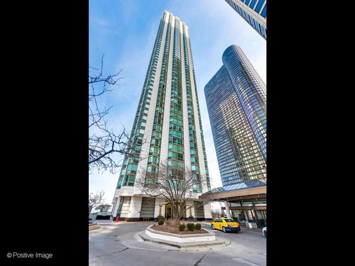 3208-195 Harbor Dr, Chicago, IL, 60601-7533 | Card Image