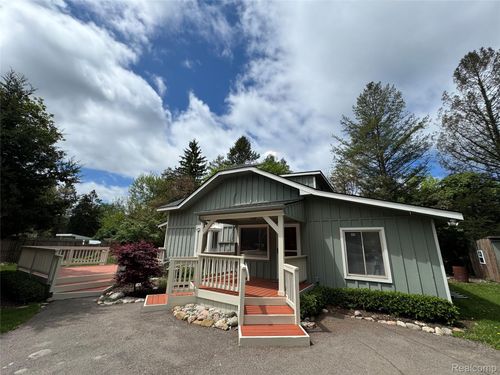 4448 Pleasant Valley Rd, Brighton, MI, 48114-8127 | Card Image