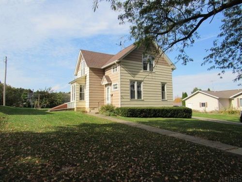 327 N Gill St, Monticello, IA, 52310-1485 | Card Image
