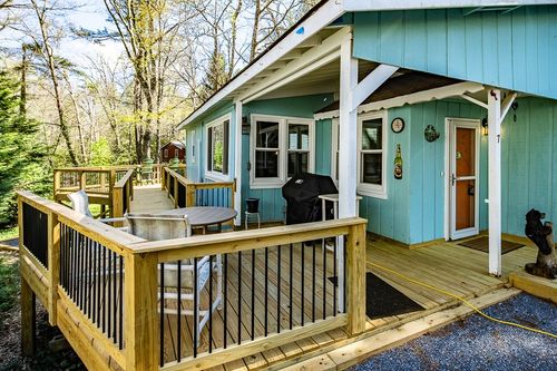 7 Valley Ln, Newland, NC, 28657-8129 | Card Image