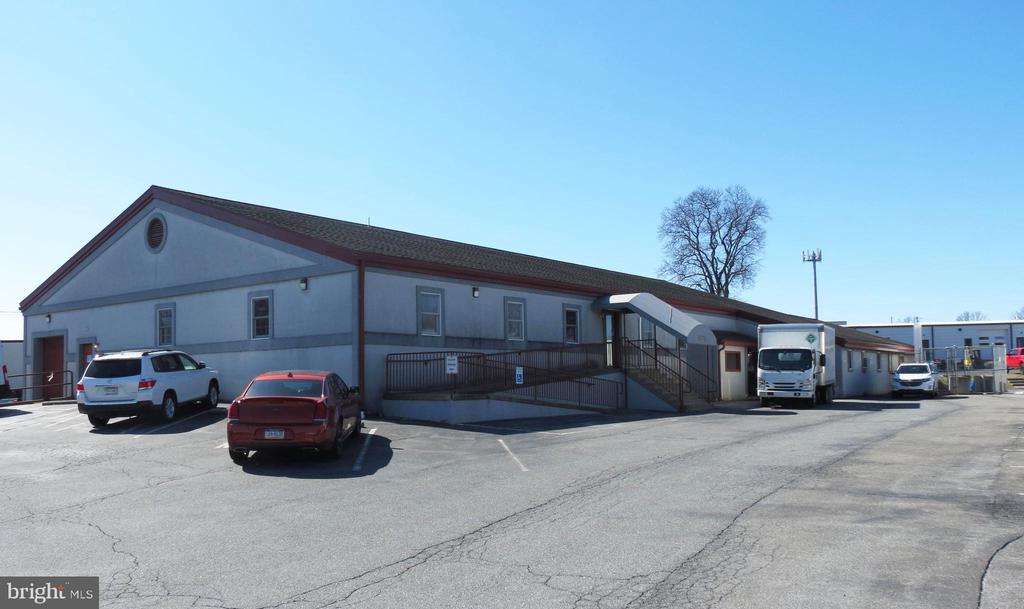 1176 Enterprise Ct, East Petersburg, PA 17520