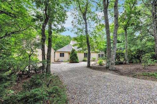9 North Way, Mashpee, MA, 02649-3528 | Card Image
