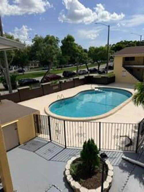 15-2285 Ne 172nd St, North Miami Beach, FL, 33160-2948 | Card Image