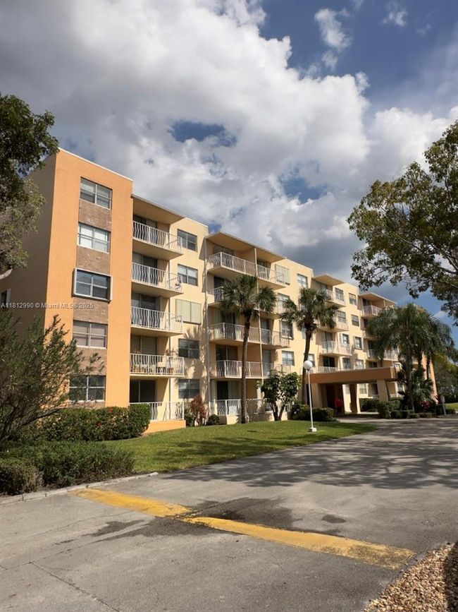 APT-2N - 500 Executive Center Dr, Condo with 2 bedrooms, 2 bathrooms and null parking in West Palm Beach FL | Image 16