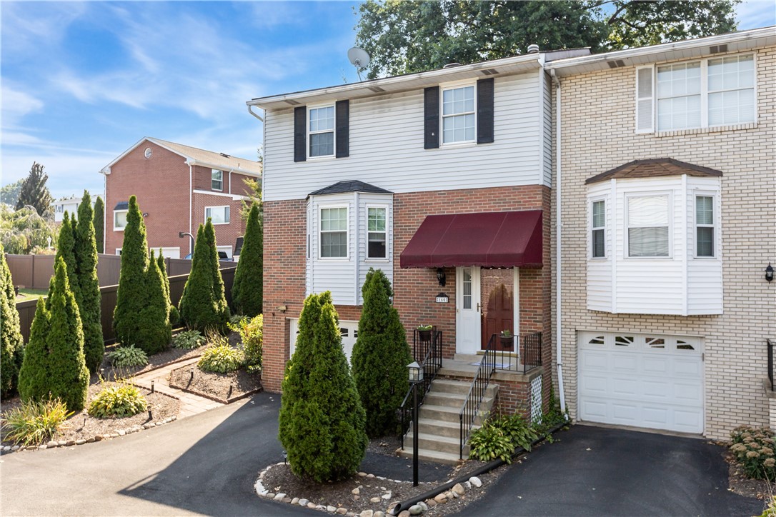 Woodstone Ln, New Kensington, PA 15068