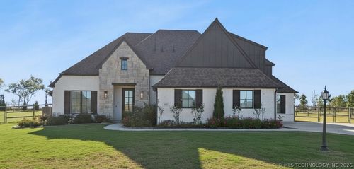 6131 N Creekwood Dr, Owasso, OK, 74055-5673 | Card Image