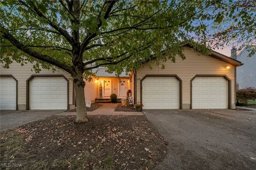 3896 Lake Run Blvd, Stow, OH, 44224-4358 | Card Image