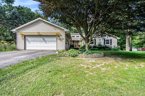 7715 Marquis Dr, Dexter, MI, 48130-9618 | Card Image