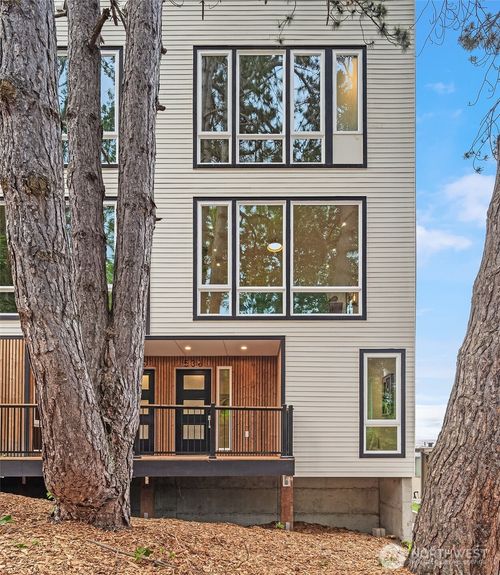 536 W Barrett Street, Seattle, WA, 98109 | Card Image