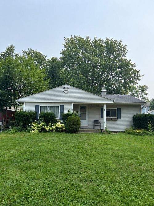 9 Hickory Dr, Carpentersville, IL, 60110-1646 | Card Image