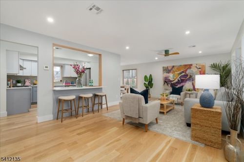 10 Perry St, Lambertville, NJ, 08530-1605 | Card Image