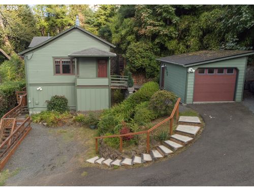 470 3rd St, Astoria, OR, 97103-4405 | Card Image