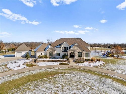 12517 Harris Rd, Lee's Summit, MO, 64086-9123 | Card Image