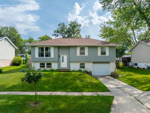 1021 Lilac Ln, Cedar Falls, IA, 50613-5339 | Card Image
