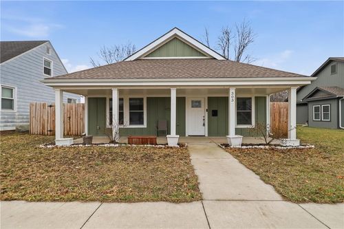 303 W Broadway St, Higginsville, MO, 64037-1944 | Card Image