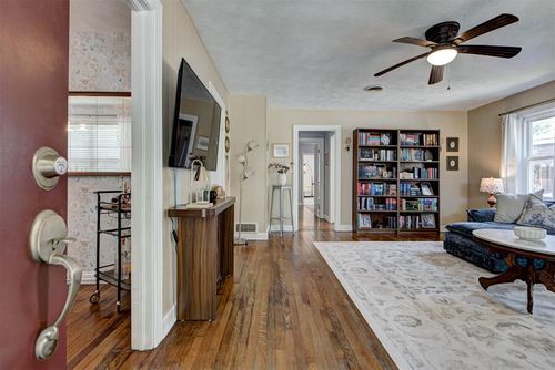 134 E Himes St, Norman, OK, 73069-7807 | Card Image