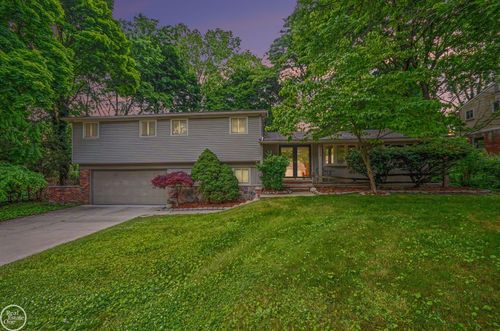 2959 Rambling Way, Bloomfield Hills, MI, 48302-1049 | Card Image