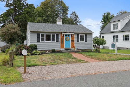 28 Church St, Old Saybrook, CT, 06475-2504 | Card Image