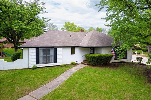 4715 Stonecrest Ter, Saint Joseph, MO, 64506-3145 | Card Image