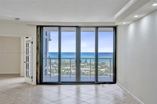 apt-2110-20281 E Country Club Dr, Aventura, FL, 33180-3033 | Card Image
