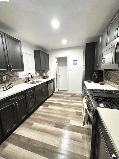 7724 Crest Ave, Oakland, CA, 94605 | Card Image