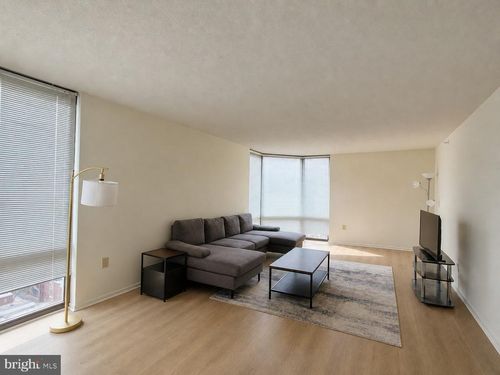 23l-2020 Walnut Street, PHILADELPHIA, PA, 19103 | Card Image