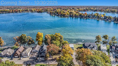 13355 Lake Shore Dr, Fenton, MI, 48430-1021 | Card Image