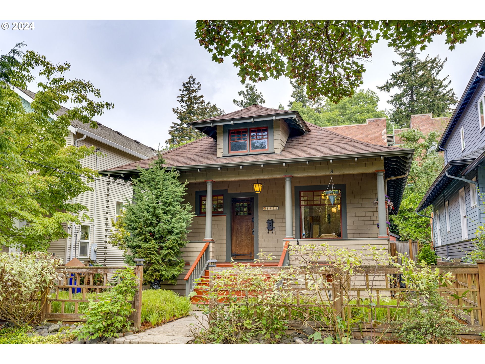 Washington St, Portland, OR 97214