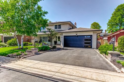 114 Neilson Dr, Etobicoke, ON, M9C1W2 | Card Image