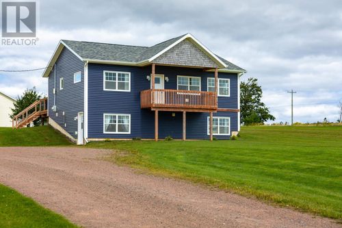 556 Line Rd, House with 2 bedrooms, 2 bathrooms and null parking in North Rustico PE | Card Image