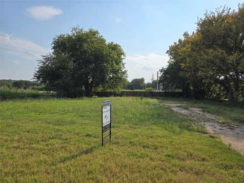 800 S Parkway Dr, Alvarado, TX, 76009-5515 | Card Image