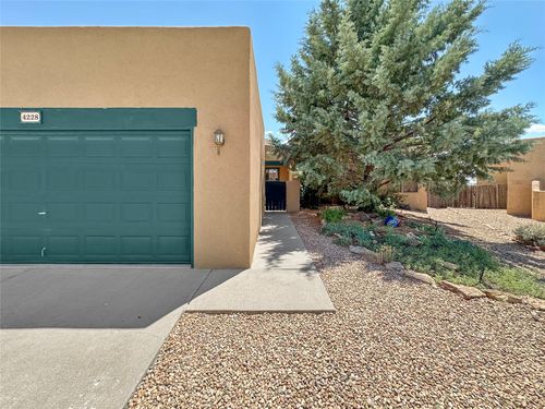 4228 Roadrunner Ln, Santa Fe, NM, 87507-8400 | Card Image