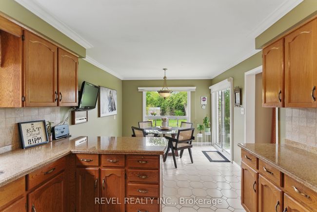 1076 Roxborough Dr, House other with 4 bedrooms, 3 bathrooms and 2 parking in Oakville ON | Image 12