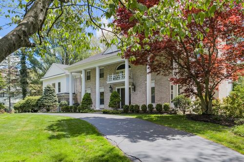 64 Country Dr, Weston, MA, 02493-1165 | Card Image