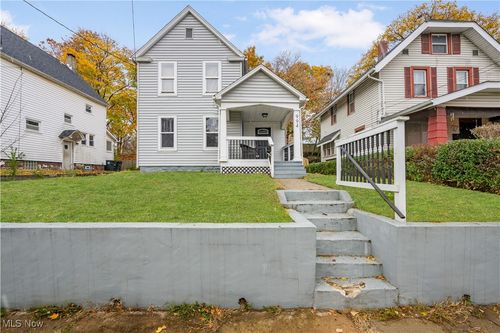 994 Moeller Ave, Akron, OH, 44307-1762 | Card Image